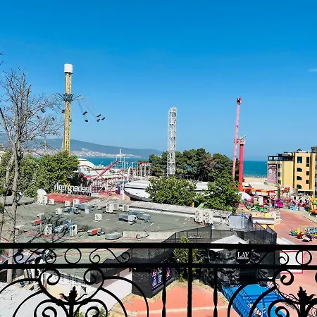 Luxury Whit Sea View At Sunny Apartment
